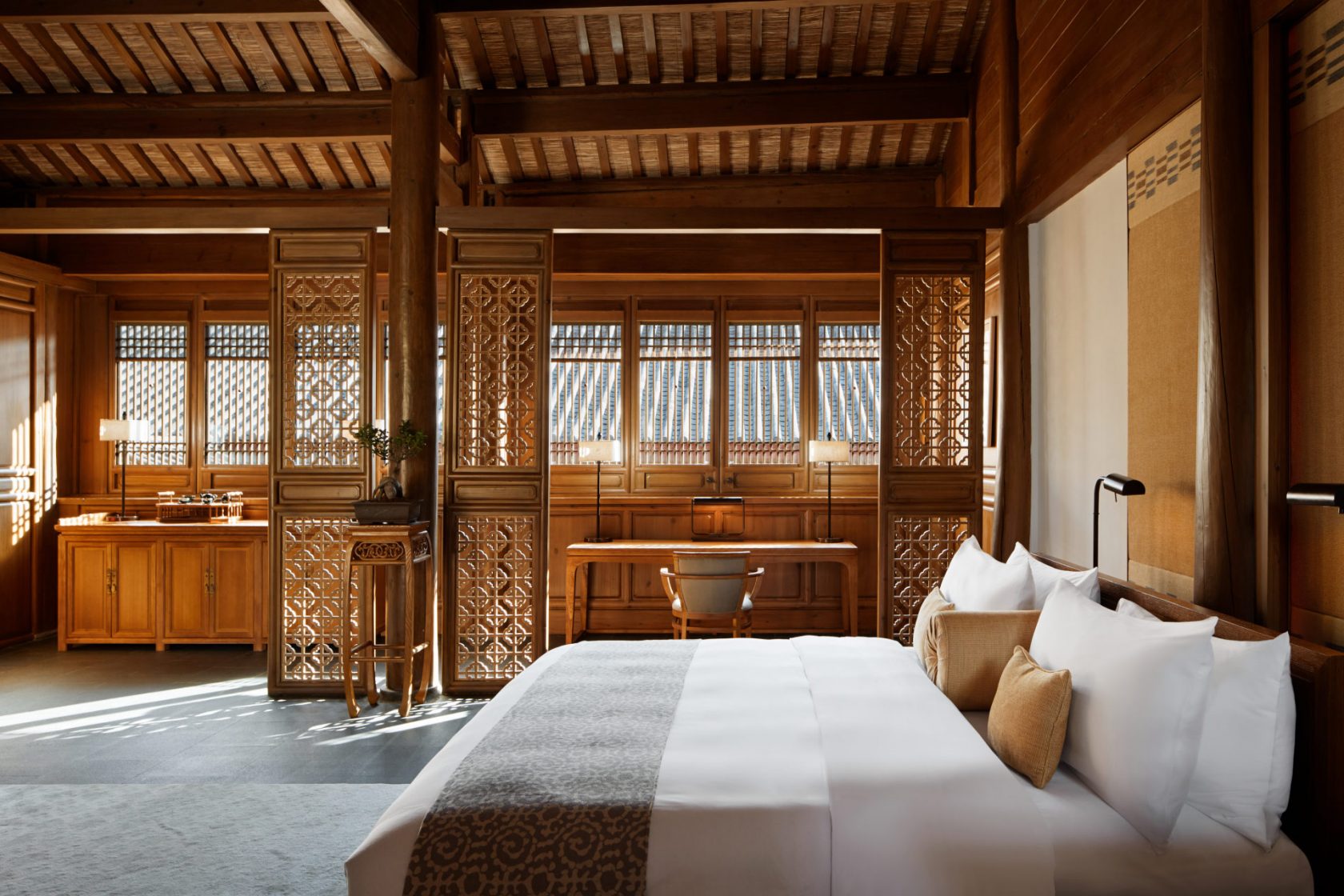 Amandayan China Deluxe Suite Office