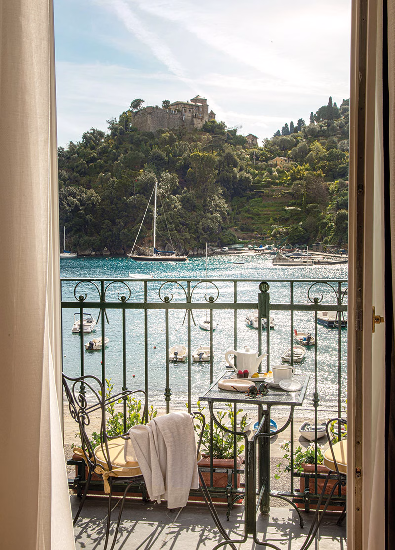 Balkon mit Blick auf das Meer im Belmond Splendido Mare