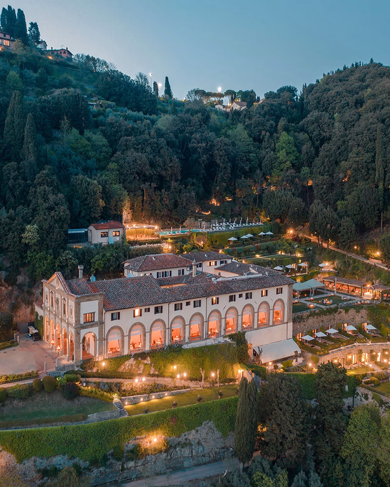 Belmond Villa San Michele aus Vogelperspektive am Abend