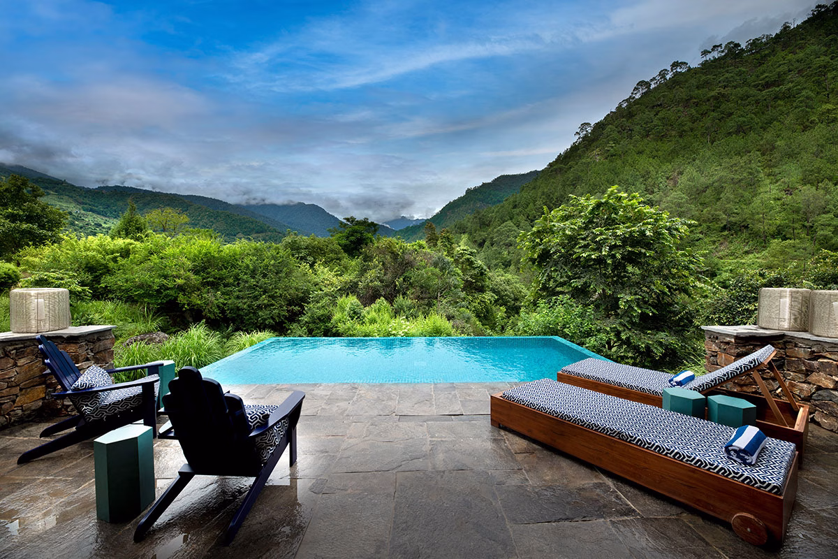 Pooldeck der andBeyond Punakha River Lodge