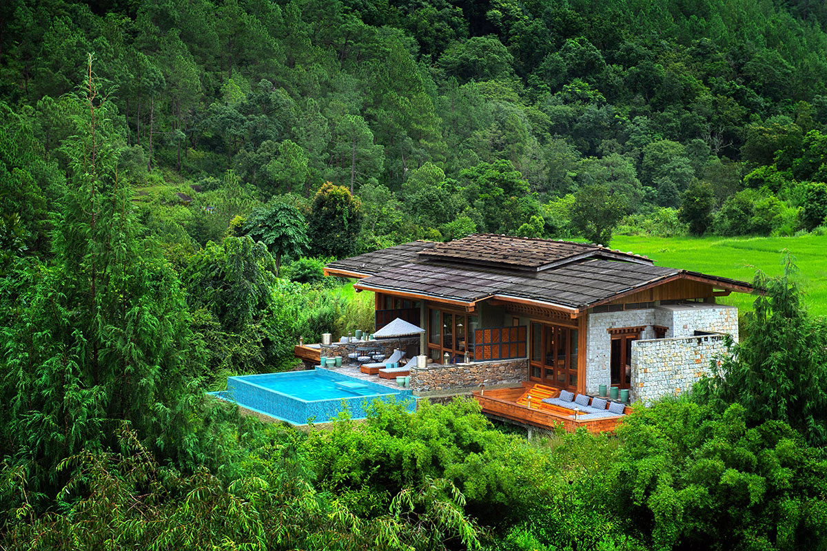 Außenansicht der Family Suite der andBeyond Punakha River Lodge