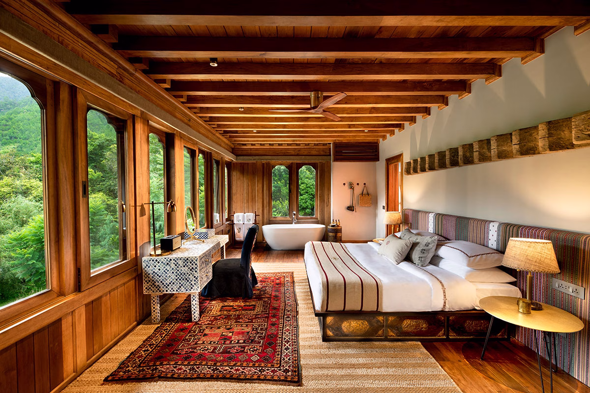 Schlafzimmer des River House der andBeyond Punakha River Lodge