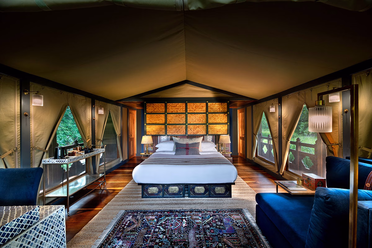 Schlafzimmer der Tented Suite der andBeyond Punakha River Lodge