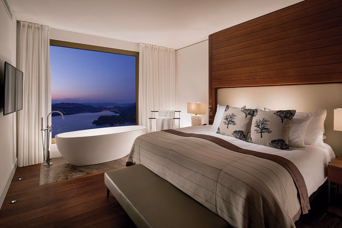Junior Suite Lake View des Bürgenstock Hotel & Alpine Spa
