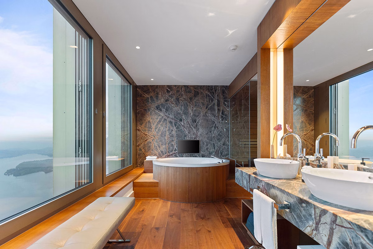 Badezimmer der Royal Suite Lake View des Bürgenstock Hotel & Alpine Spa