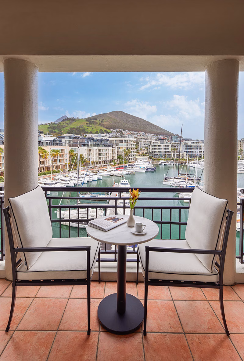 Balkon der Junior Suite des Cape Grace, A Fairmont Managed Hotel