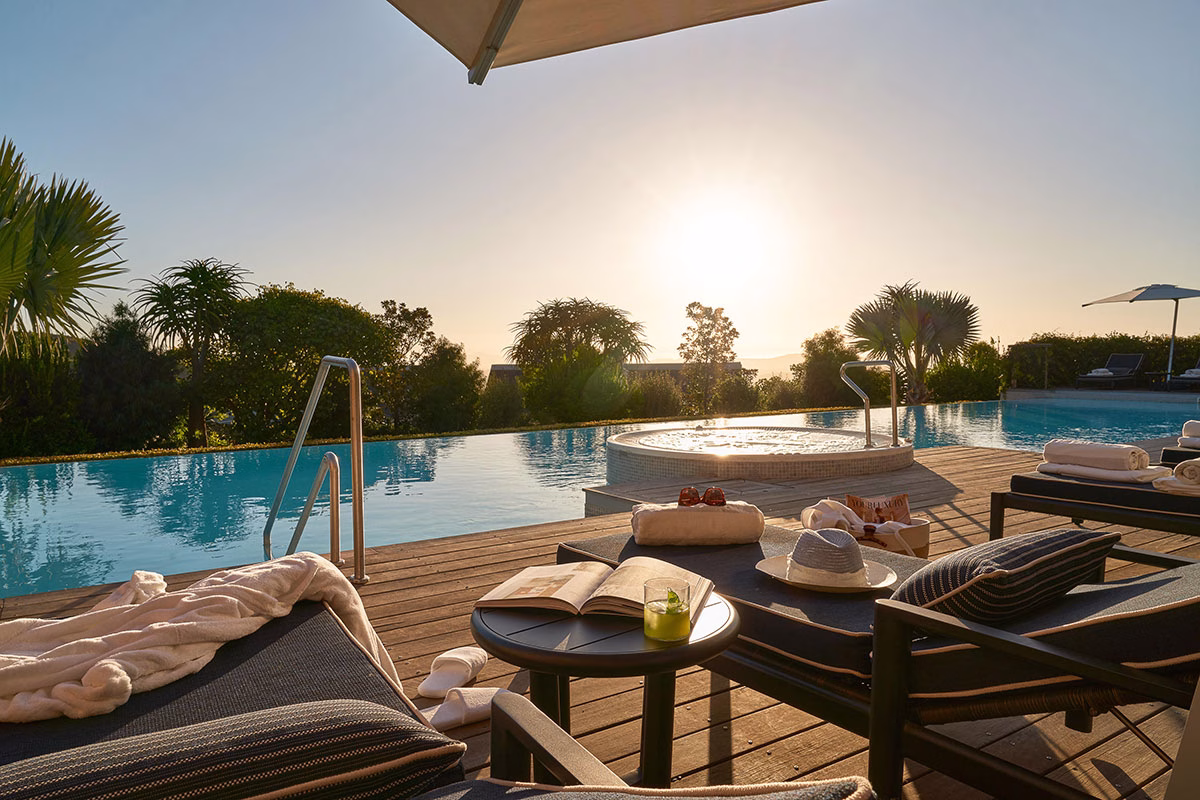 Spa- und Pooldeck des Delaire Graff Estate
