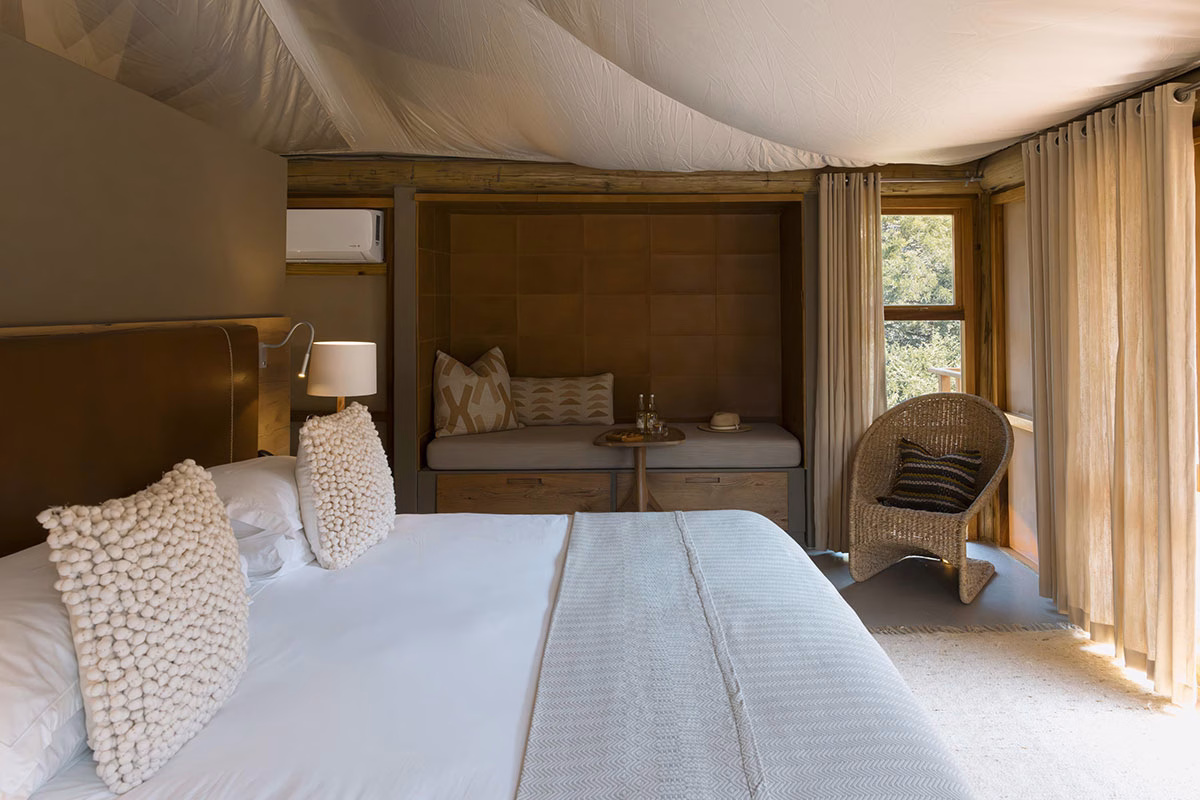 Schlafzimmer der Dwyka Tented Lodge