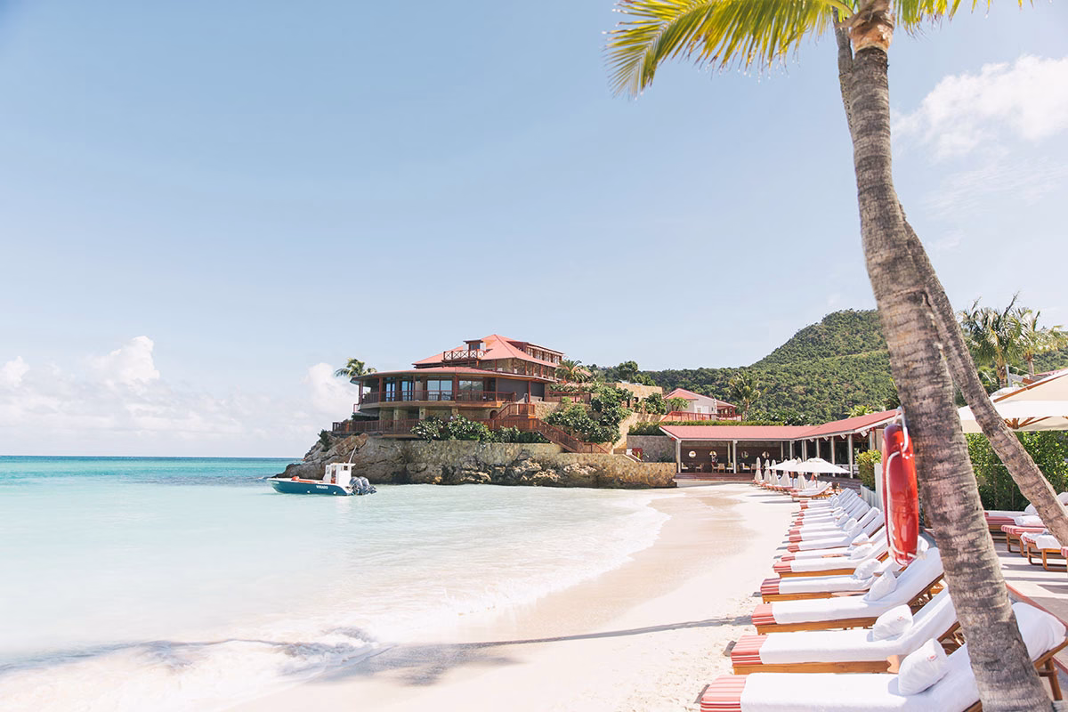 Privater Strand mit Liegen am Eden Rock Saint Barths