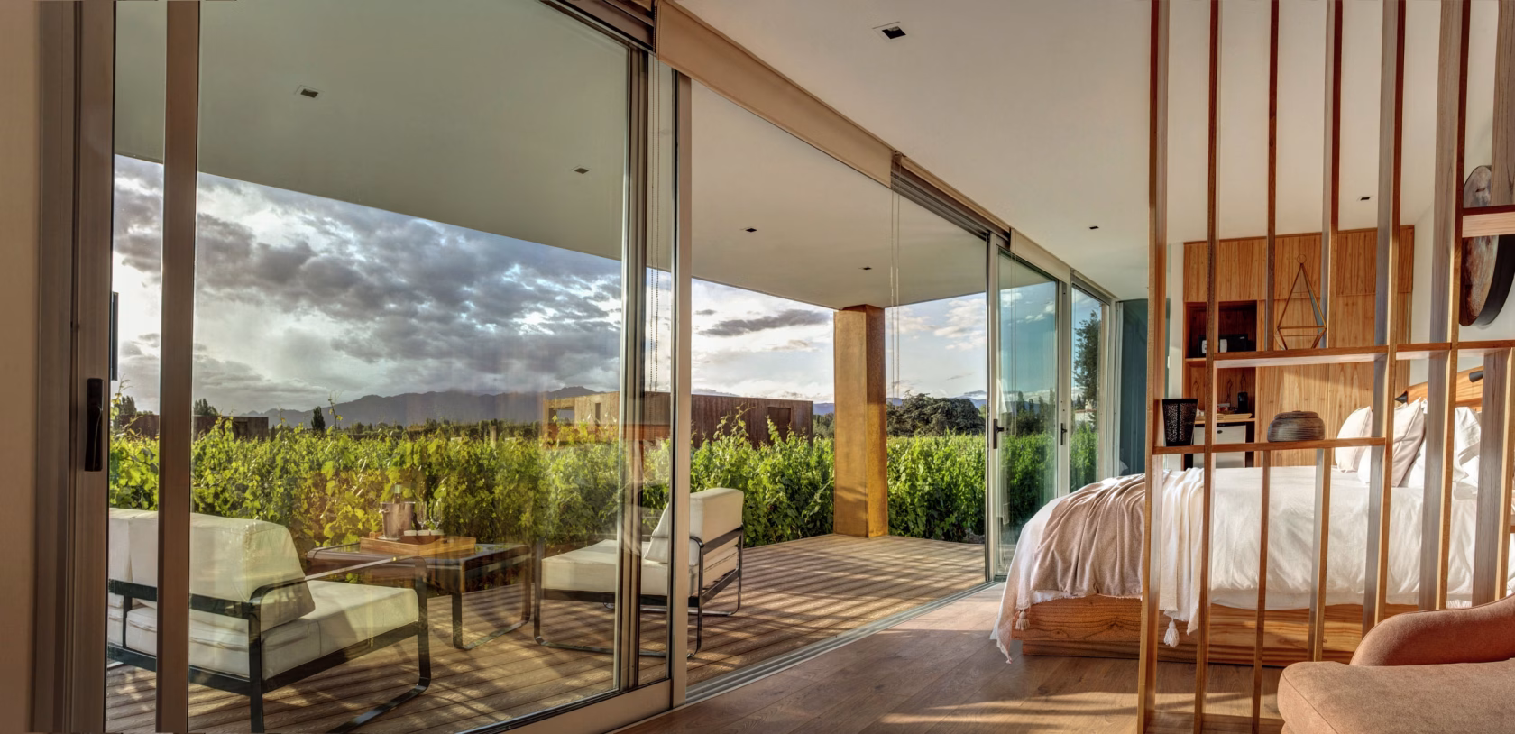 Loft mit Blick auf die Weinlandschaft im Entre Cielos Luxury Wine Hotel & Spa