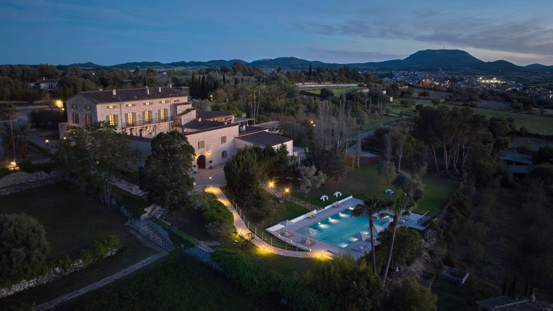 Es Figueral Nou mit Pool am Abend