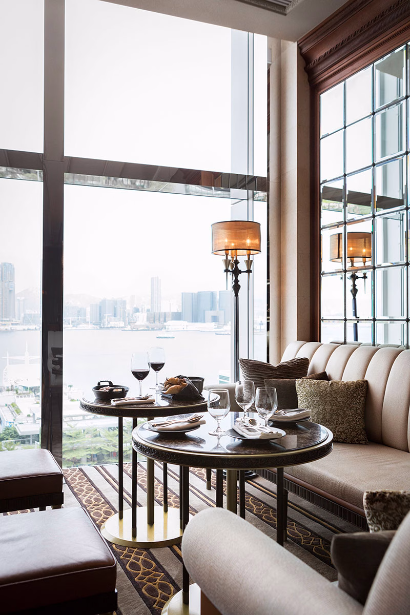 Ausblick vom Wohnbereich des Four Seasons Hong Kong