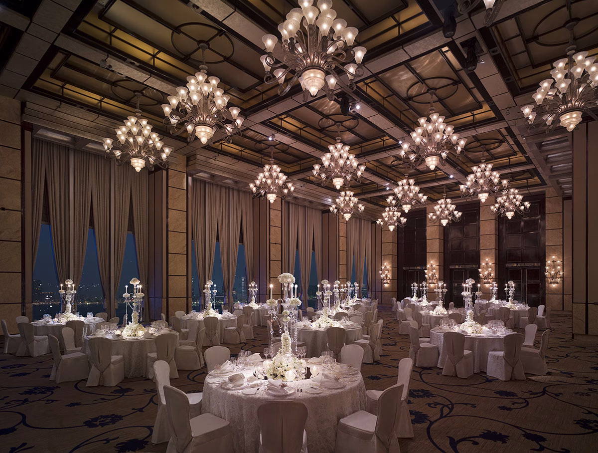 Ballsall mit Tischen des Four Seasons Hong Kong