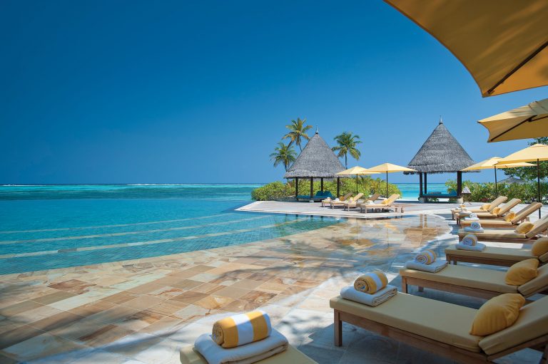 Four Seasons Resort at Kuda Huraa Pool