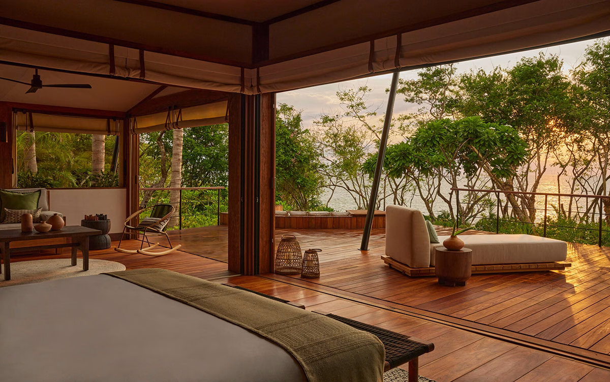 Aussicht aus dem Bett im Naviva, A Four Seasons Resort