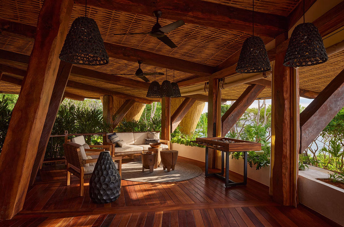 Wohnbereich eines Zelts im Naviva, A Four Seasons Resort