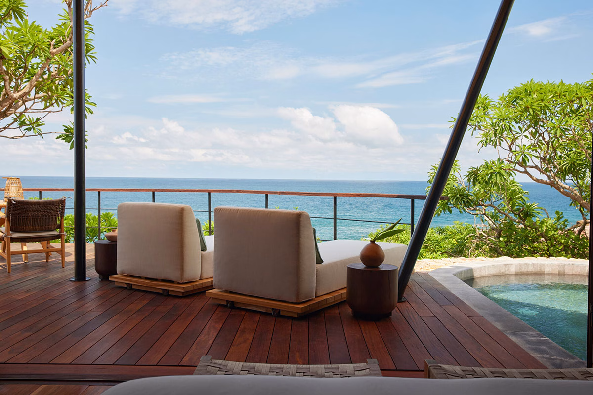 Terrasse eines Zelts im Naviva, A Four Seasons Resort