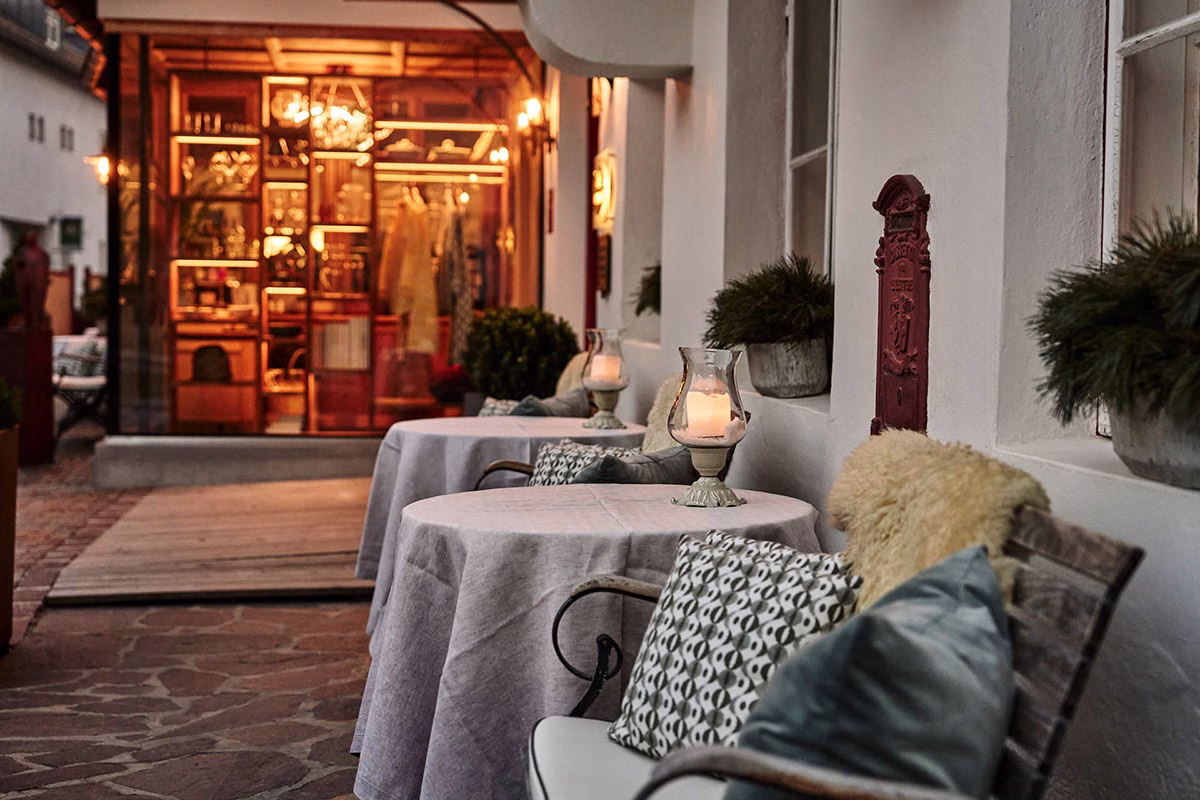 Eingang in das Hotel Goldene Rose Karthaus