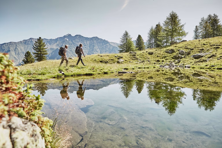 Wandern vor Gletscherkulisse