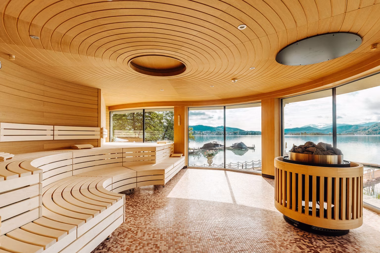 Panorama-Sauna mit Seeblick