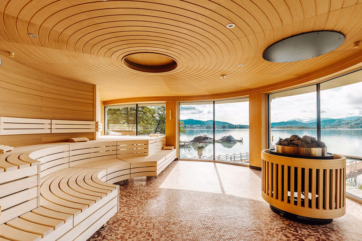 Panorama-Sauna mit Seeblick