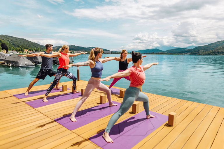 Yoga am Badesteg