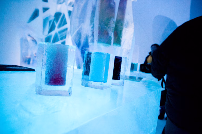 Cocktail an der ICEBAR
