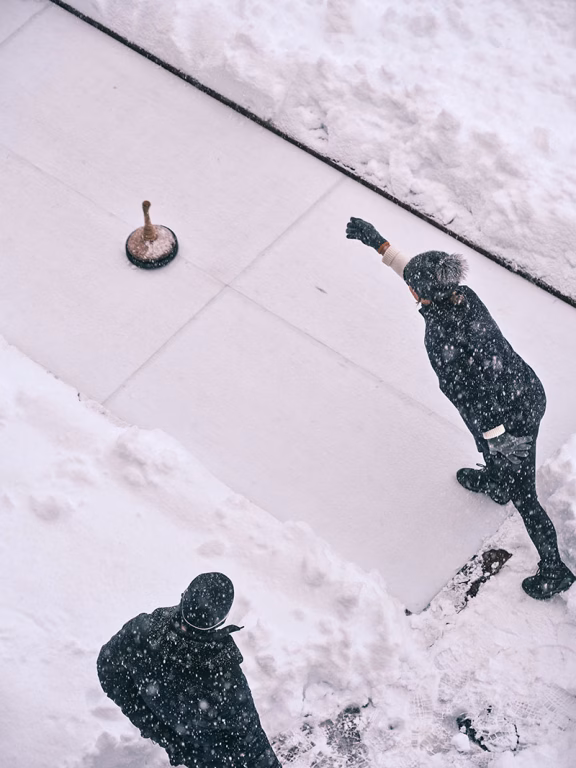 Winter-Pétanque im Schnee