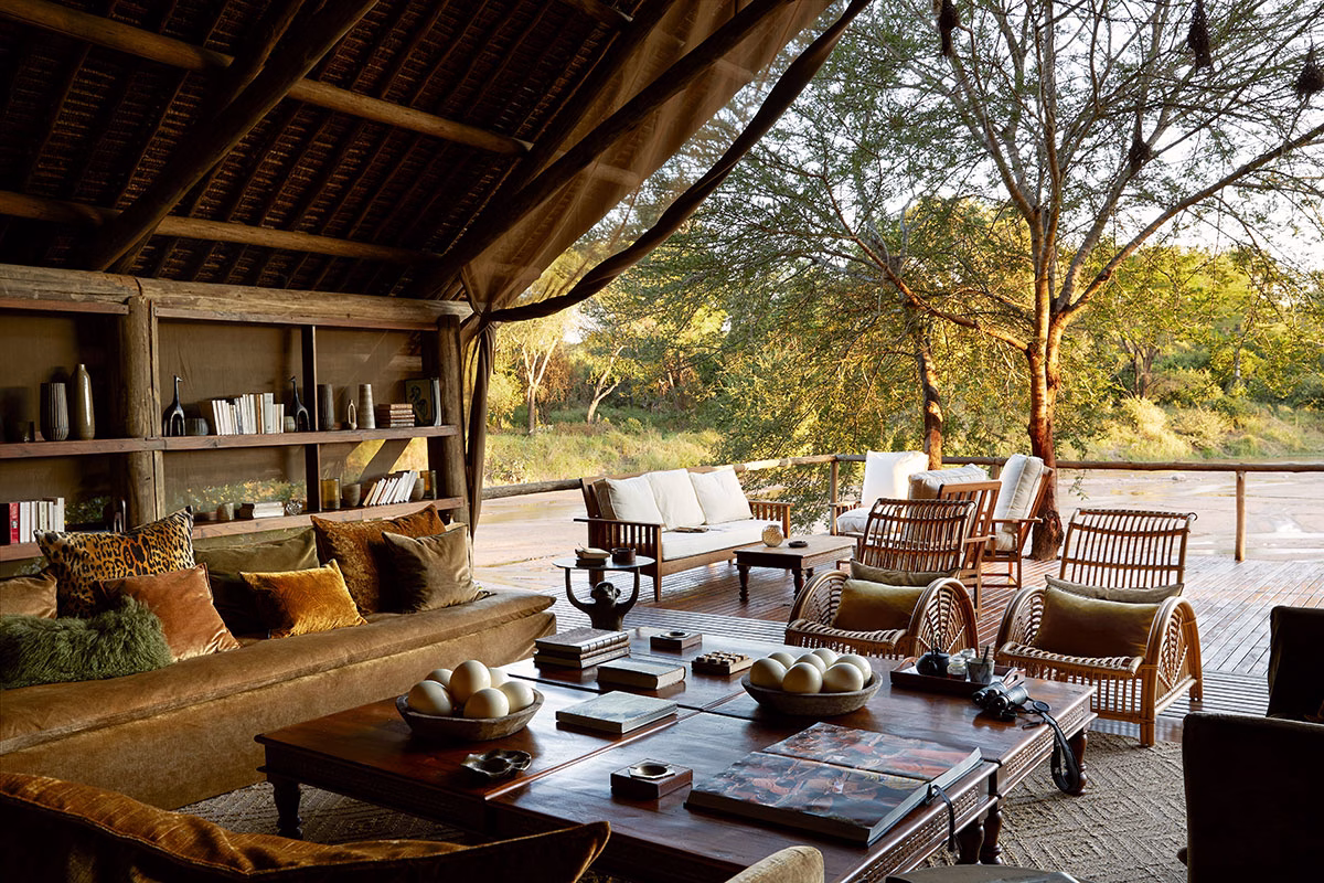 Lounge im Wohnbereich des LABA Jongomero Private Bush Manor