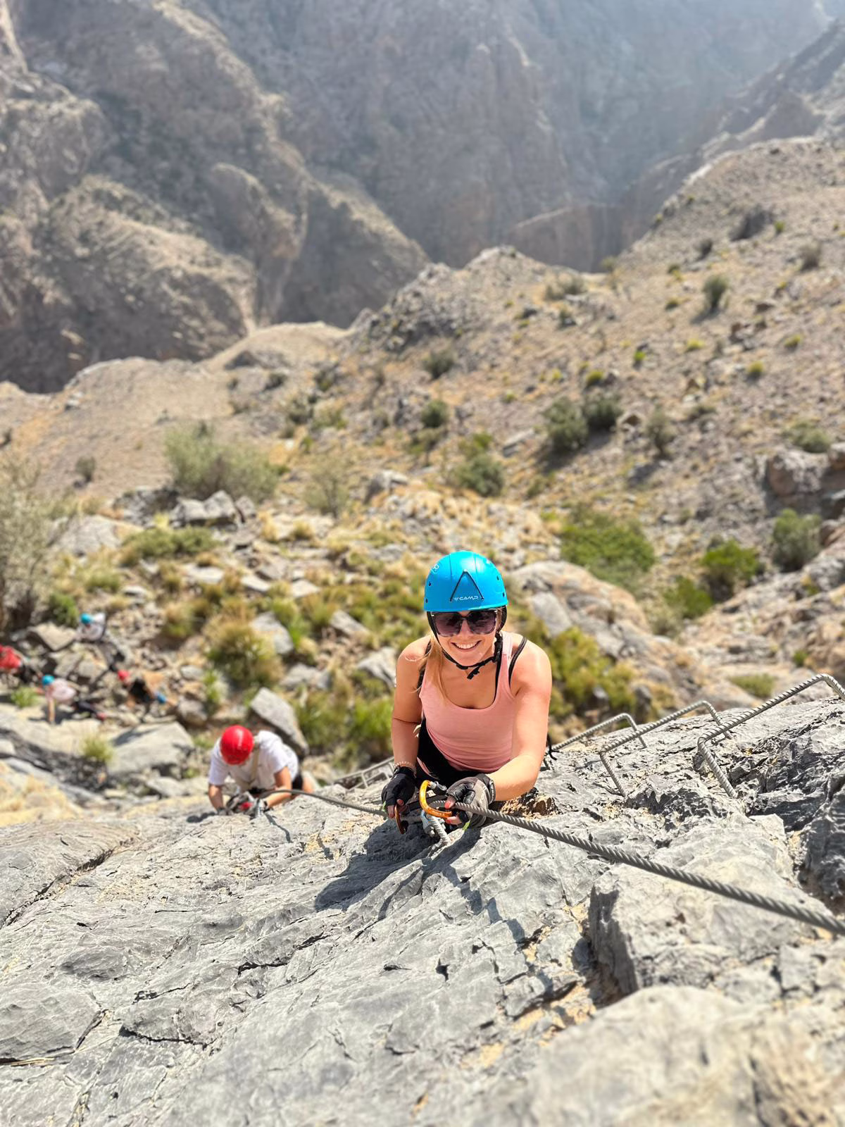 Lisa-Marie Reichelt im Oman beim Klettern