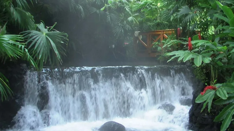 Luxusreise Costa Rica – Arenal Region Wasserfall (2)