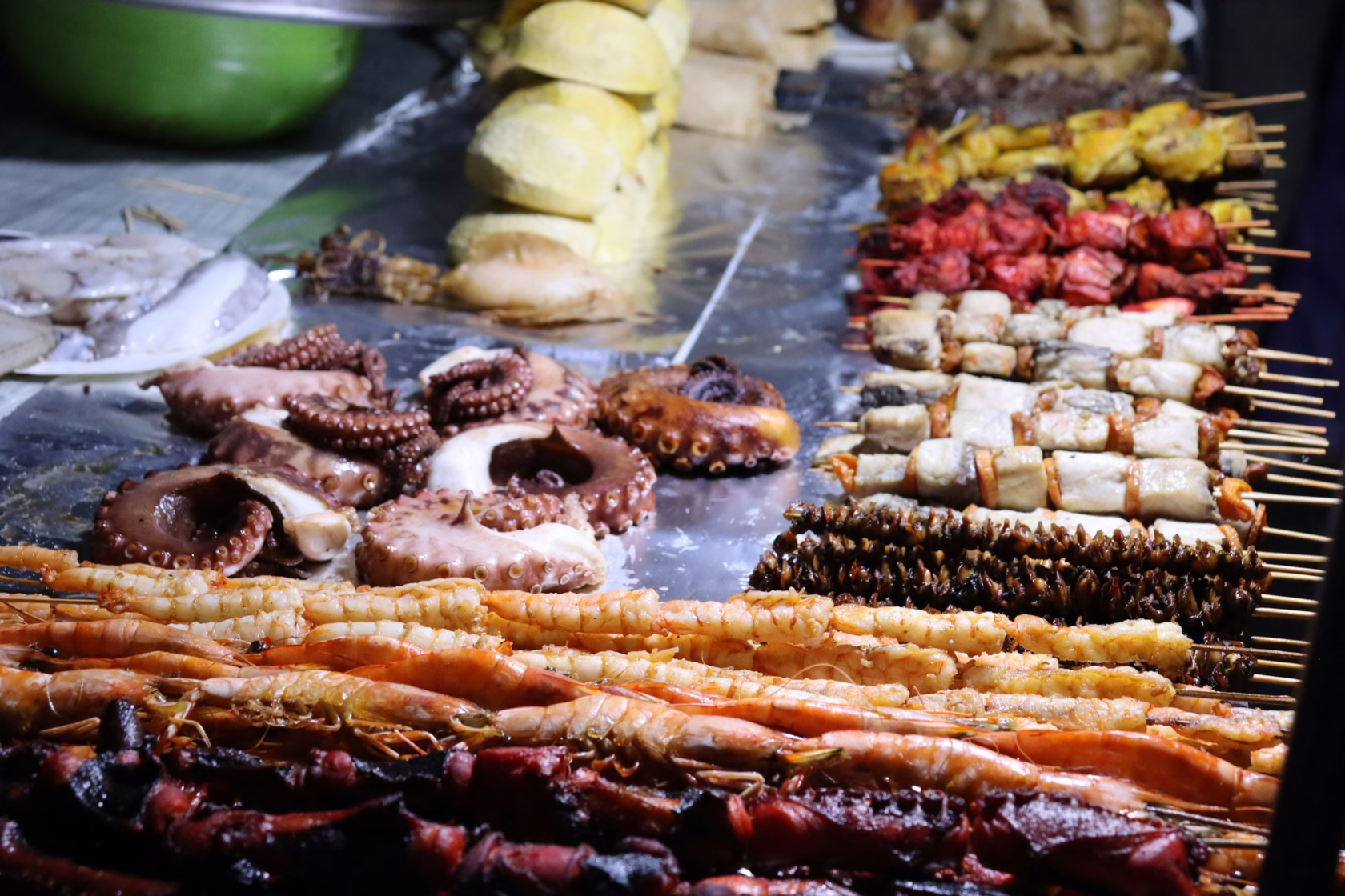 Fleisch auf einem Grill in Sansibar