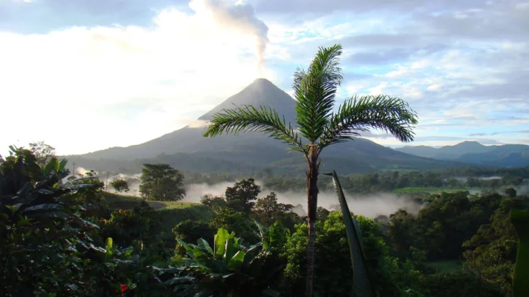 Mittelamerika & Südamerika Titelbild (Vulkan Costa Rica)