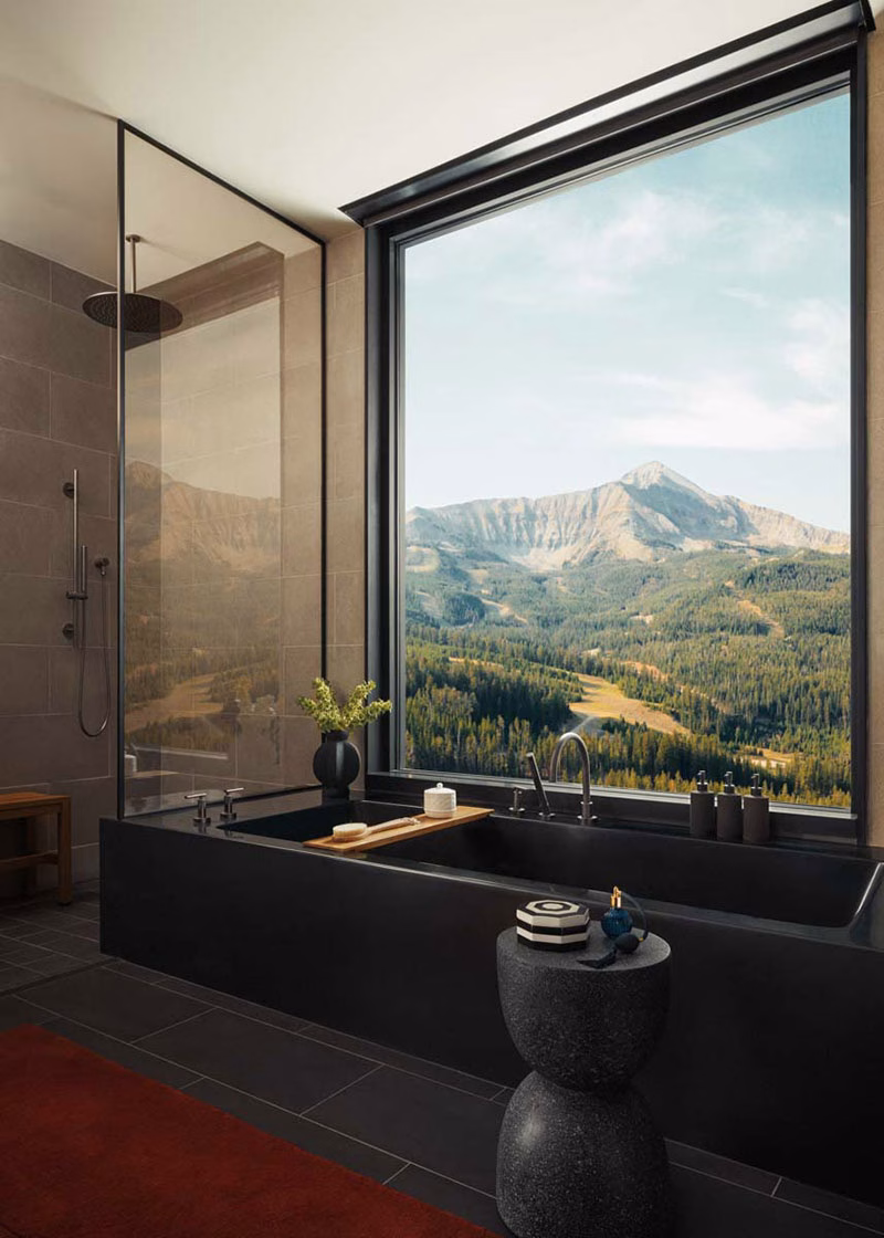 Badezimmer mit Blick auf die Berge im One&Only Moonlight Basin