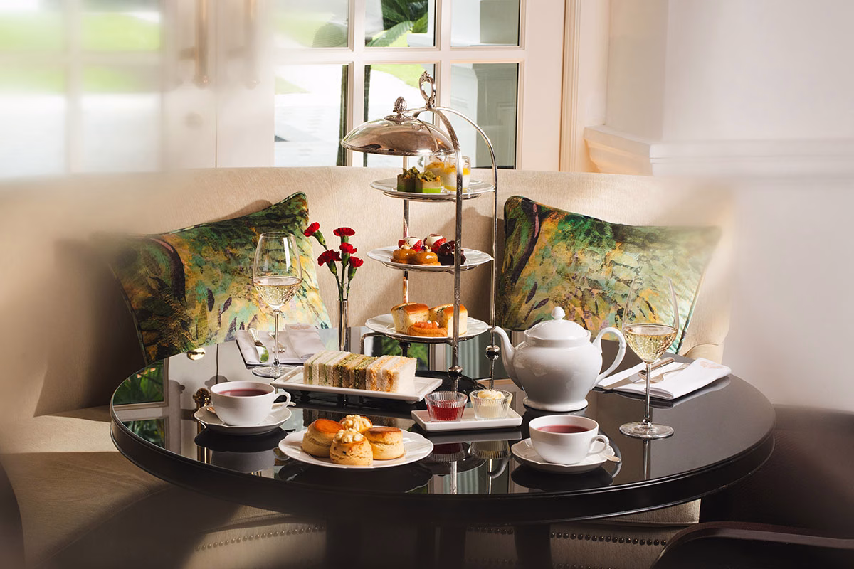 Afternoon Tea in der Grand Lobby des Raffles Hotel Singapore