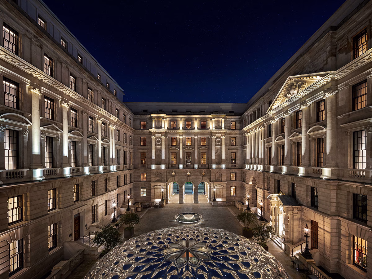 Innenhof des Raffles London at The OWO