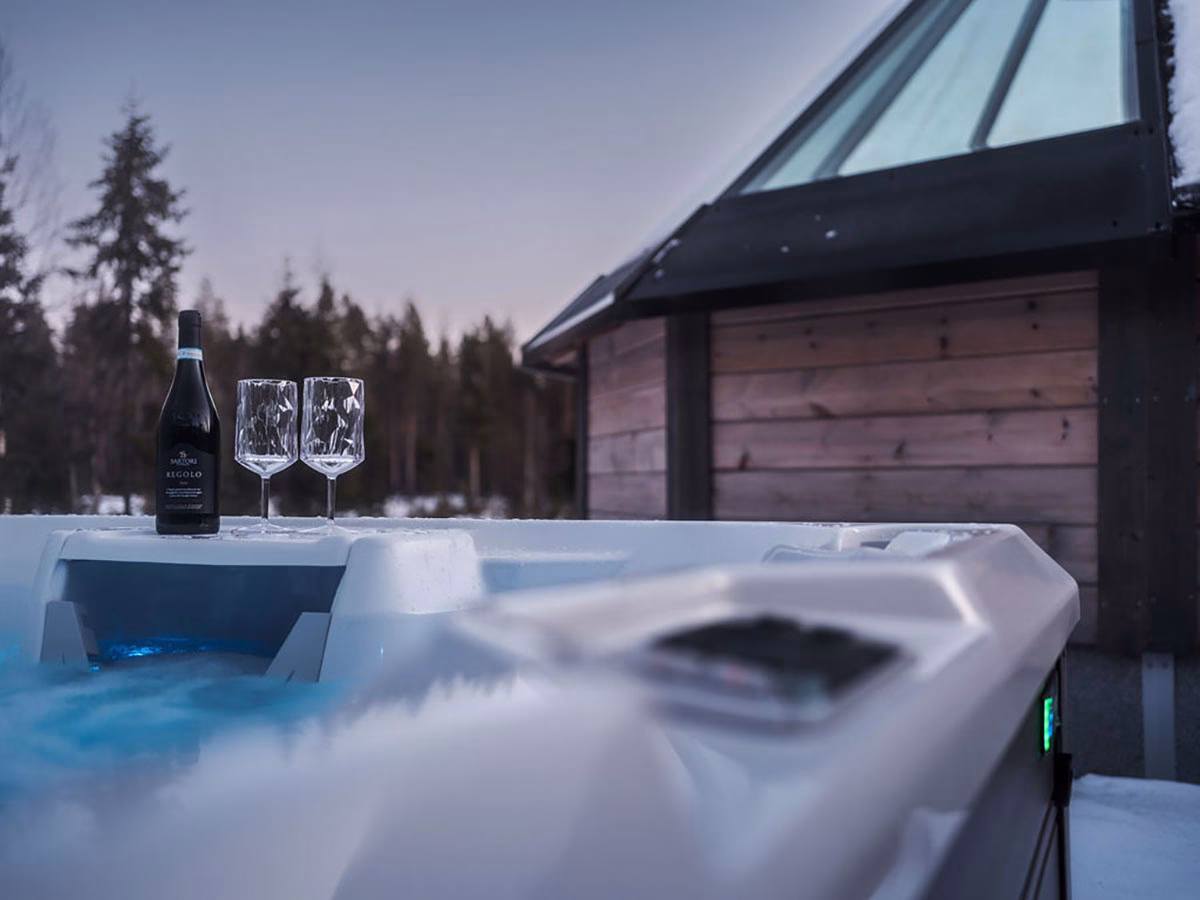 Whirlpool im Reindeer Manor im Winter