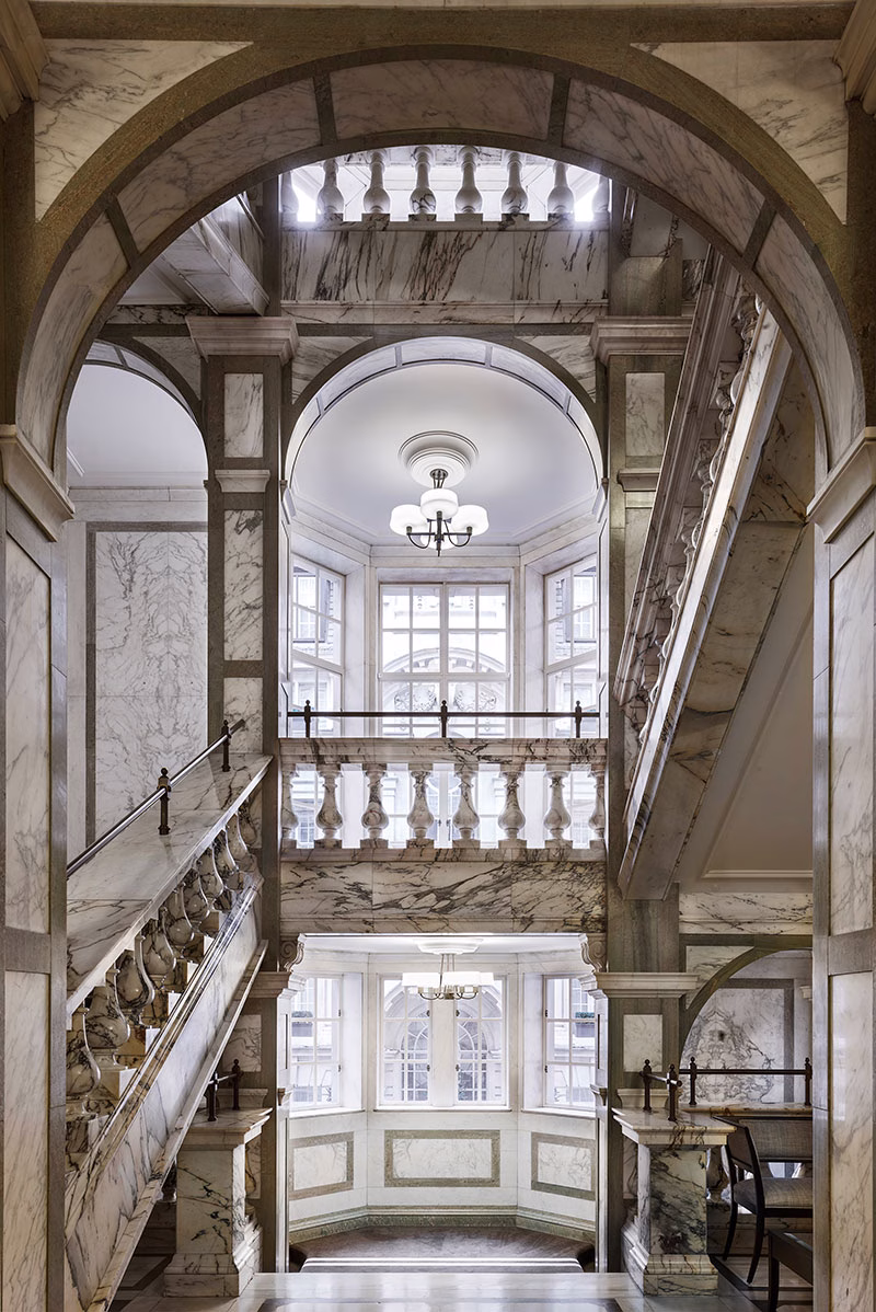 Marmor Treppenaufgang des Rosewood London