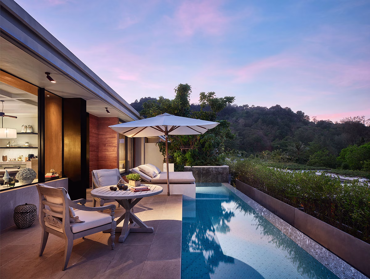 Terrasse des Oceanview Pool Pavilions des Rosewood Phuket