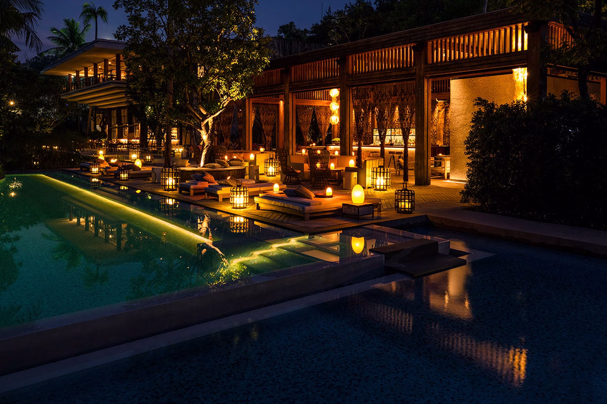 The Mai Bar Außenansicht des Rosewood Phuket