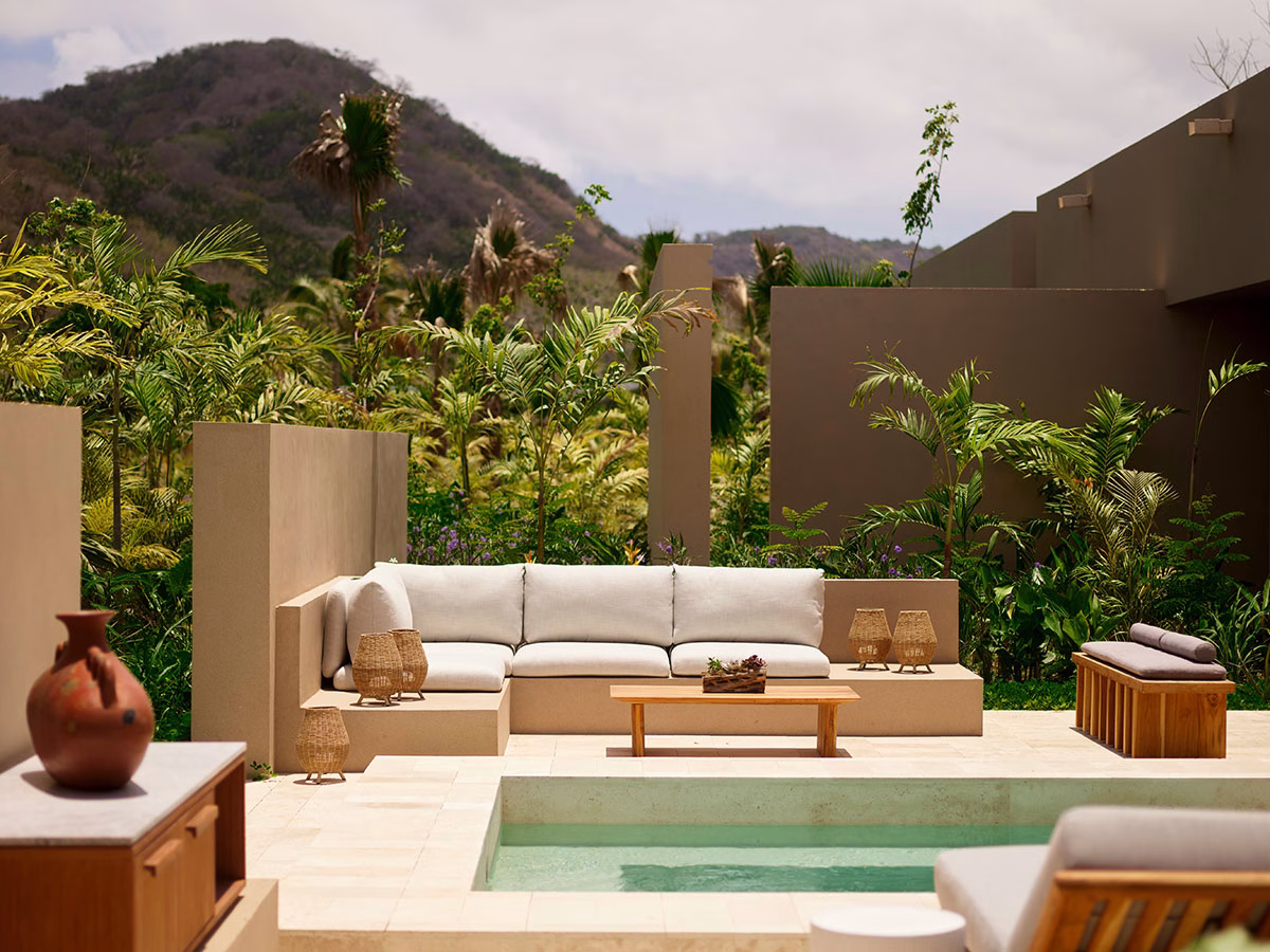 Rosewood Mandarina Asya Spa Pool