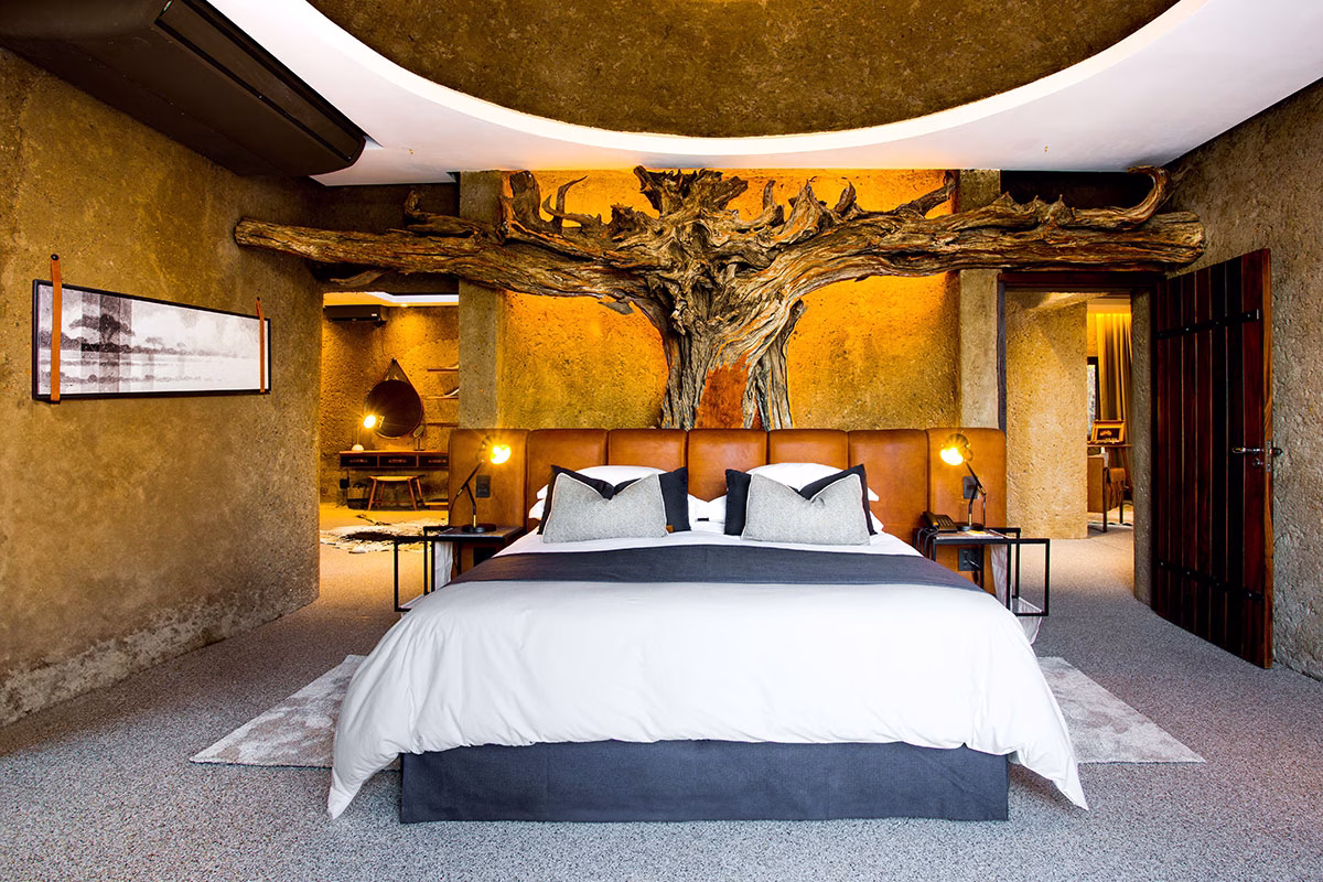 Schlafzimmer der Amber Villa der Sabi Sabi Earth Lodge