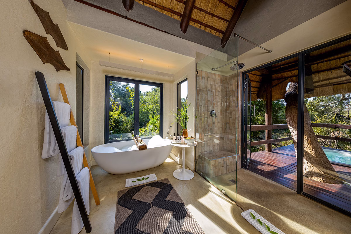 Badewanne der Luxury Suite des Sabi Sabi Little Bush Camp
