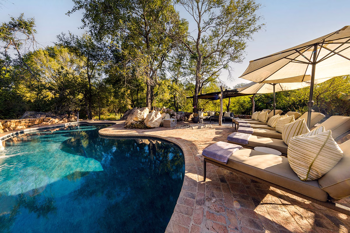Pool Deck des Sabi Sabi Little Bush Camp