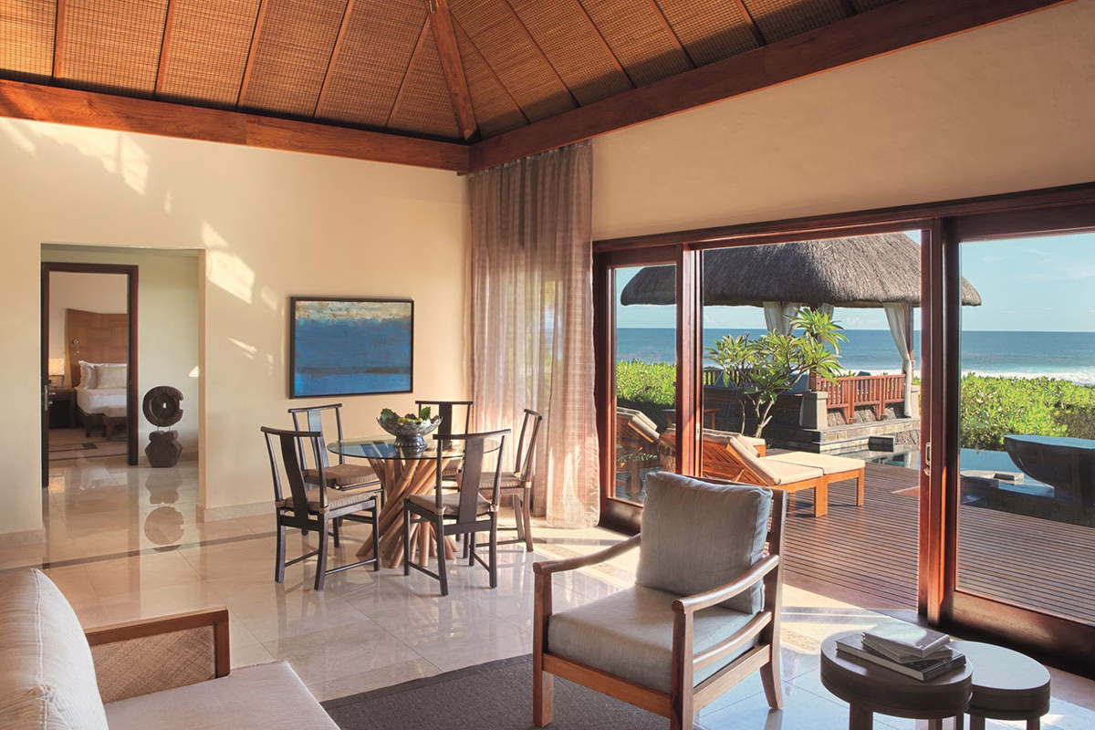 Wohnbereich der Oceanview Double Suite Pool Villa des Shanti Maurice Resort & Spa