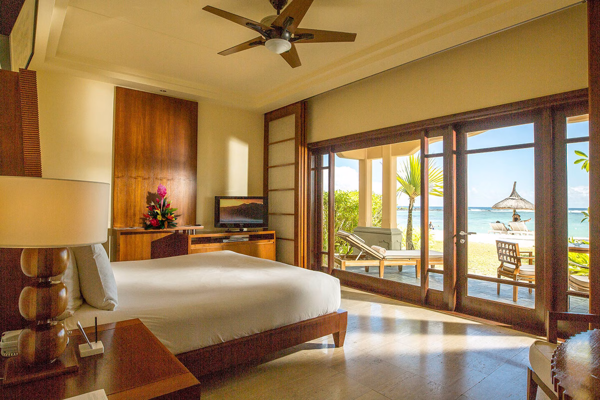 Schlafzimmer der Junior Suite Beachfront Shanti Maurice Resort & Spa