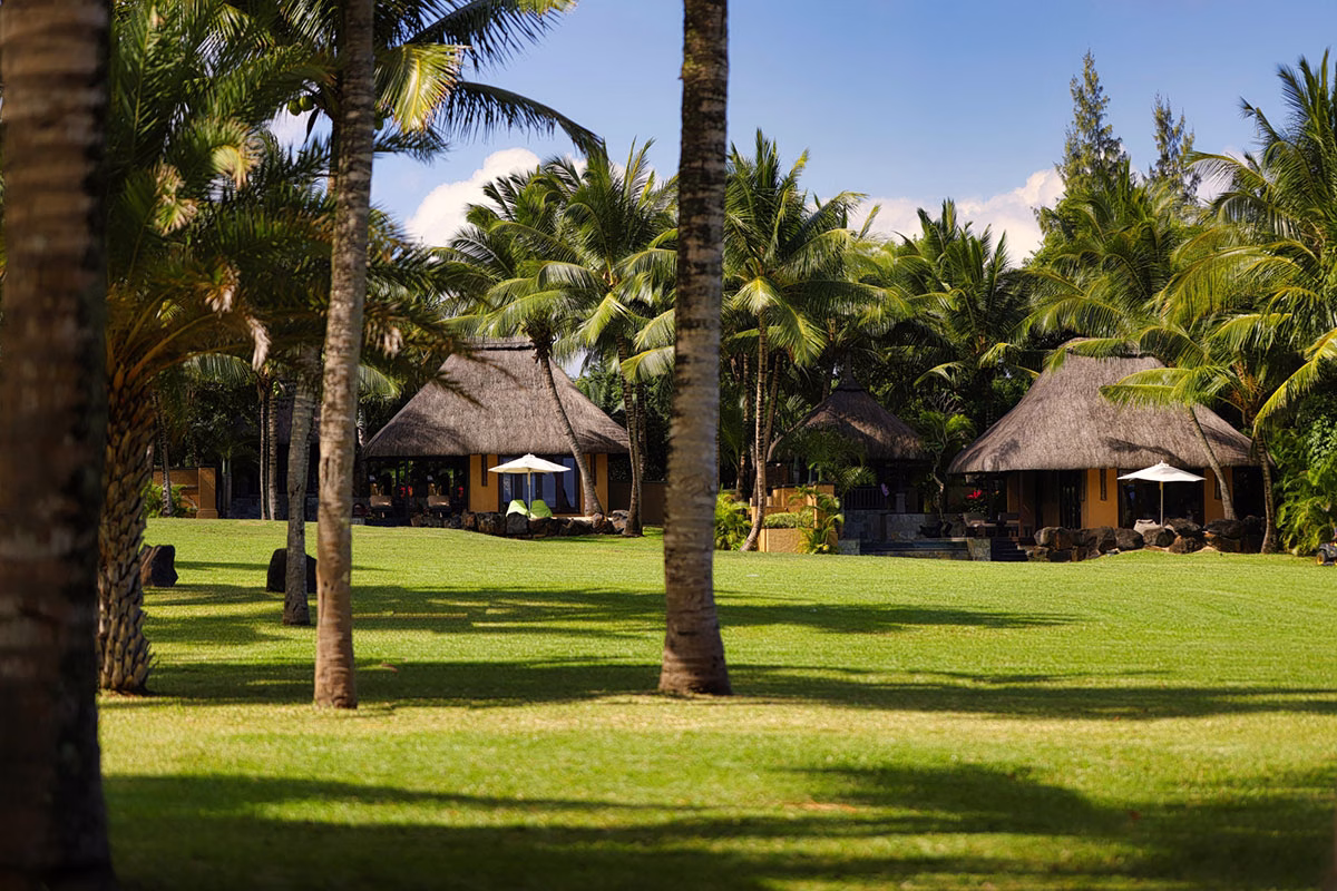 Außenansicht der Oceanview Pool Villa des Shanti Maurice Resort & Spa