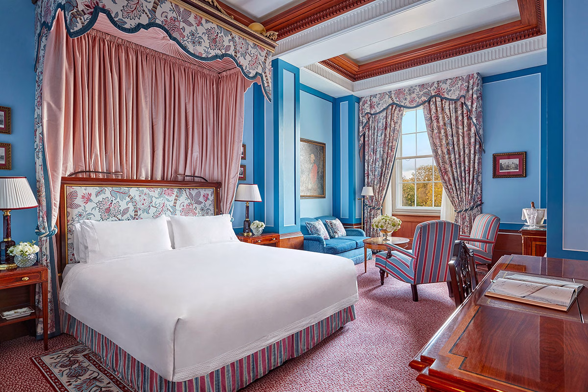 Bett einer Suite im The Lanesborough