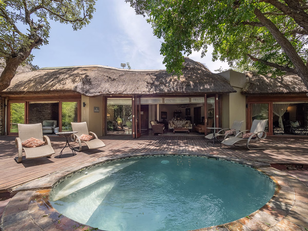 Außenbereich der Presidential Suite des Tintswalo Safari