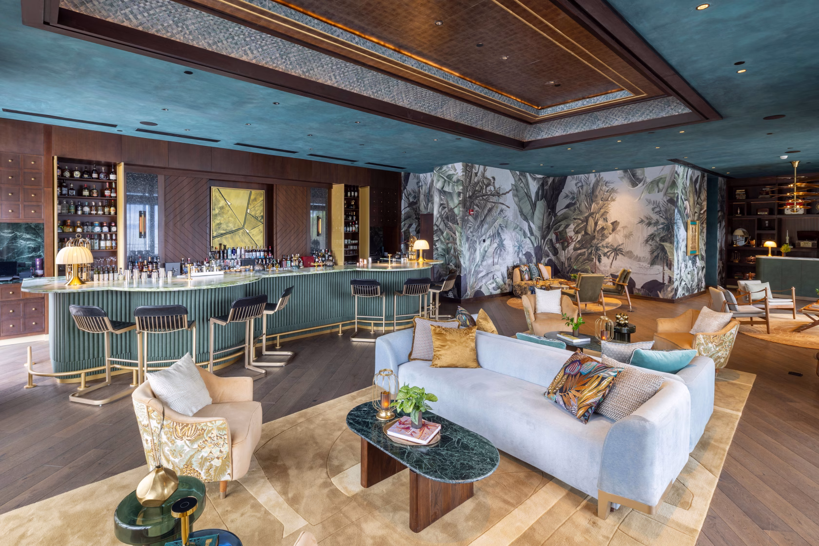 Lounge in der Peacock Ally Bar des Waldorf Astoria Costa Rica Punta Cacique